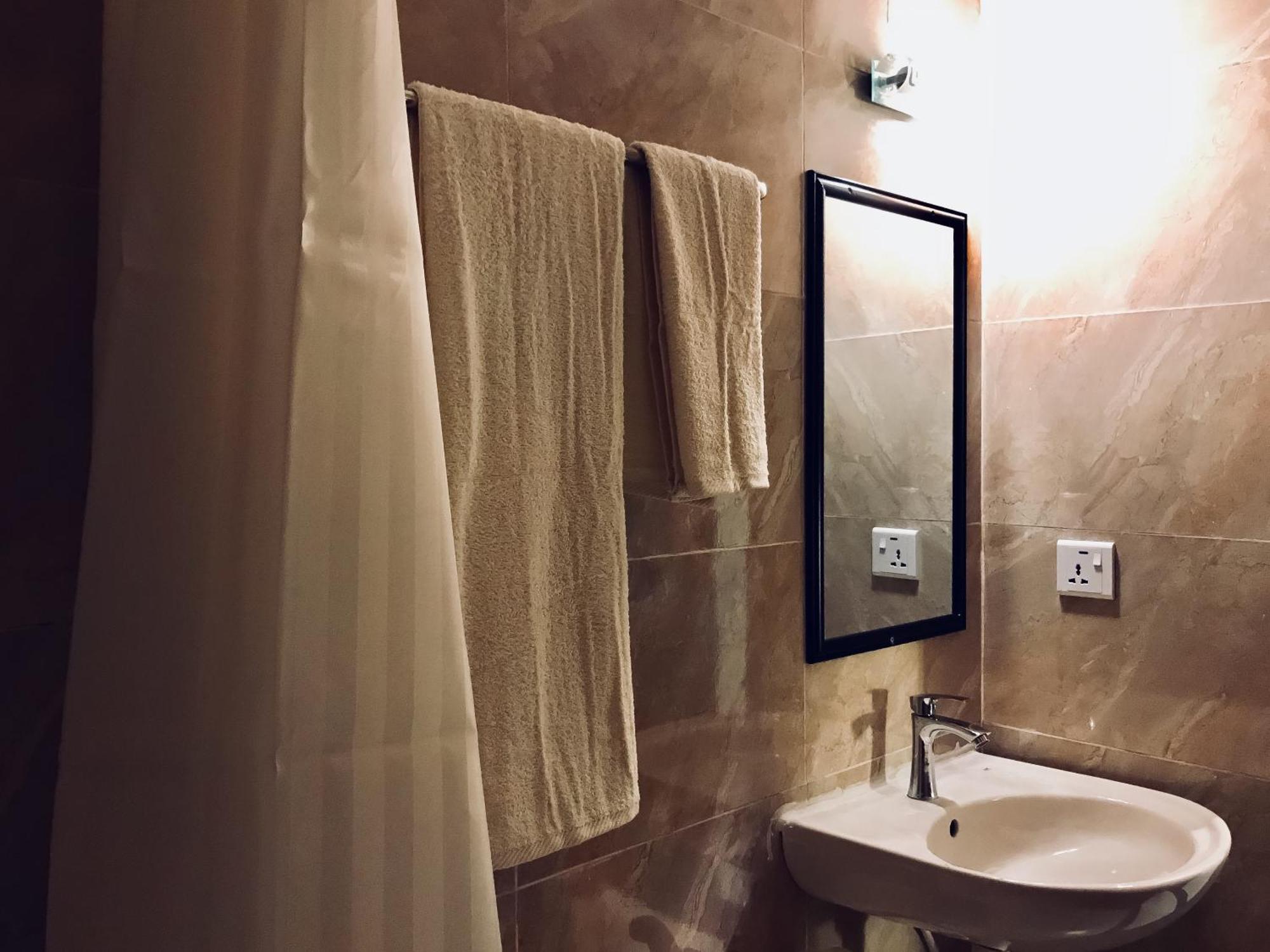 Q Palace Hotell Comilla Exteriör bild
