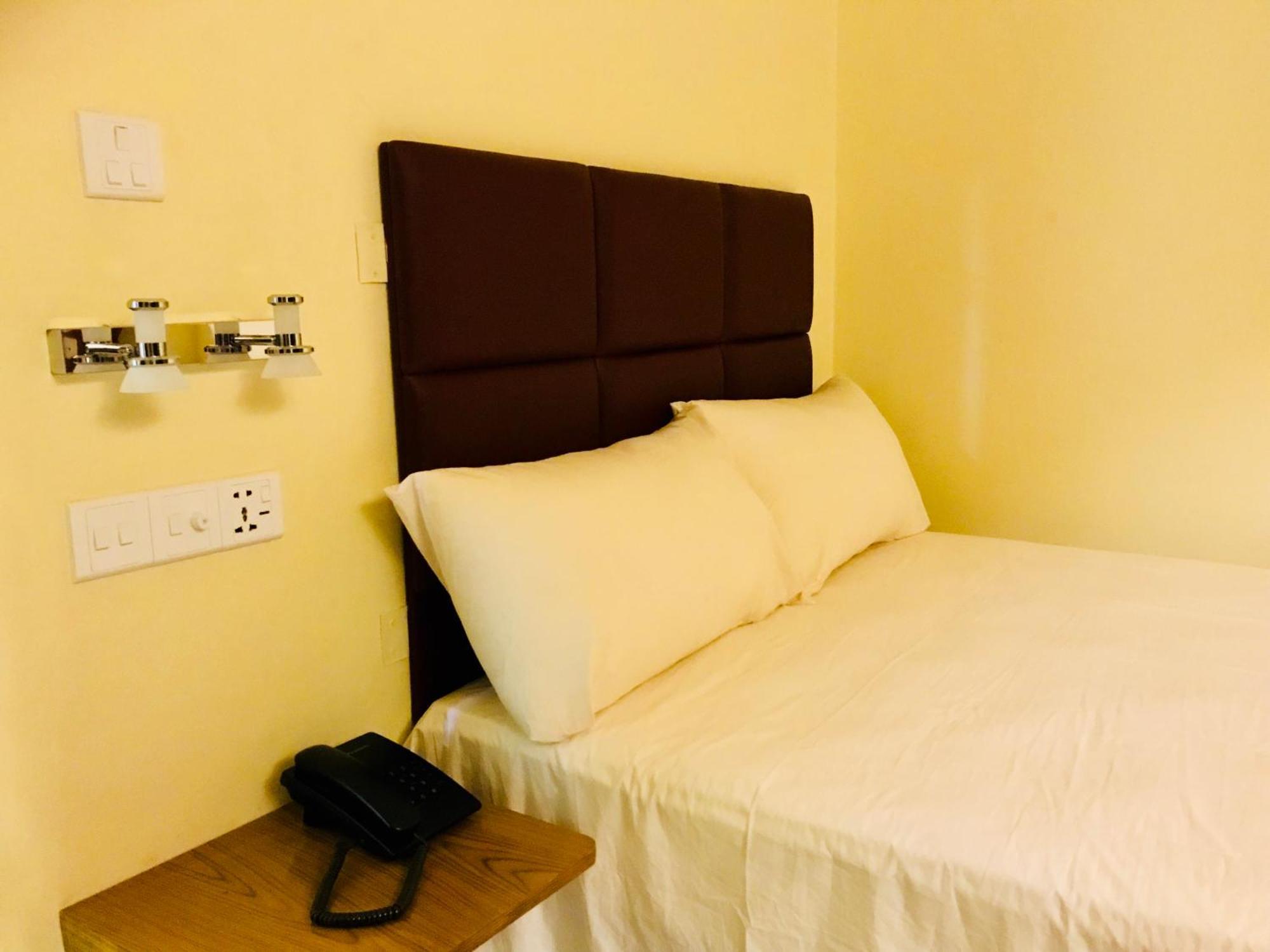 Q Palace Hotell Comilla Exteriör bild