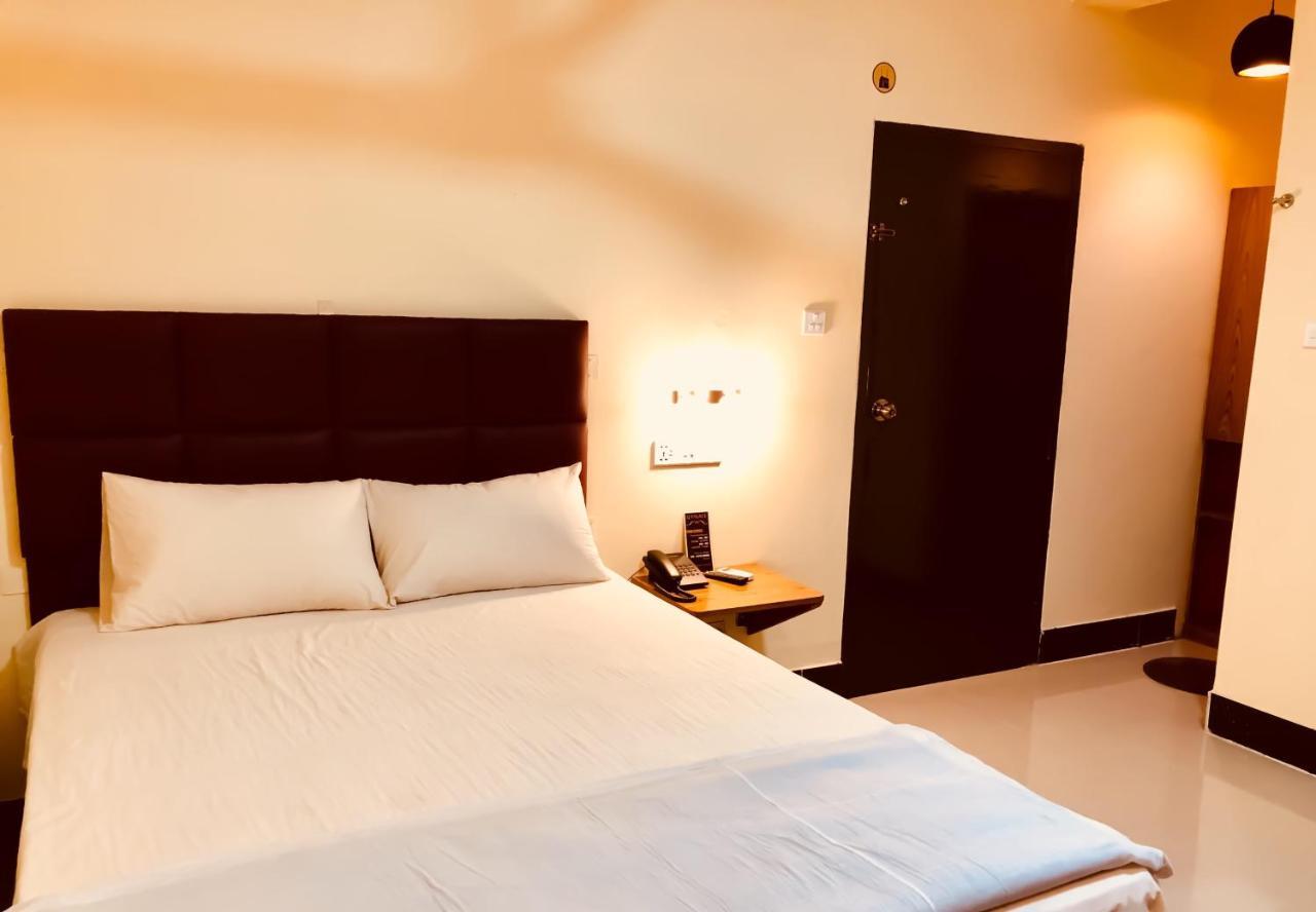 Q Palace Hotell Comilla Exteriör bild