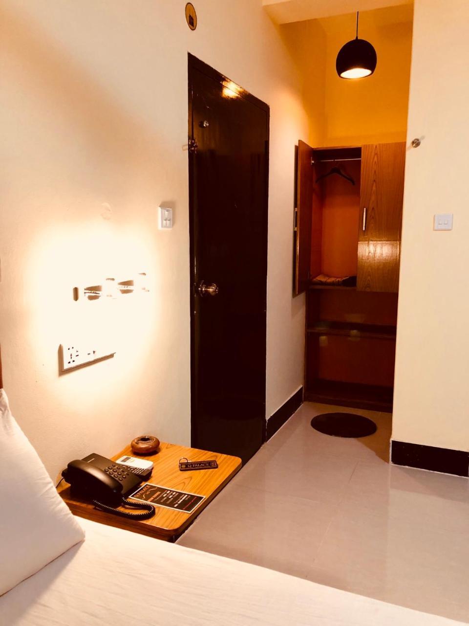 Q Palace Hotell Comilla Exteriör bild